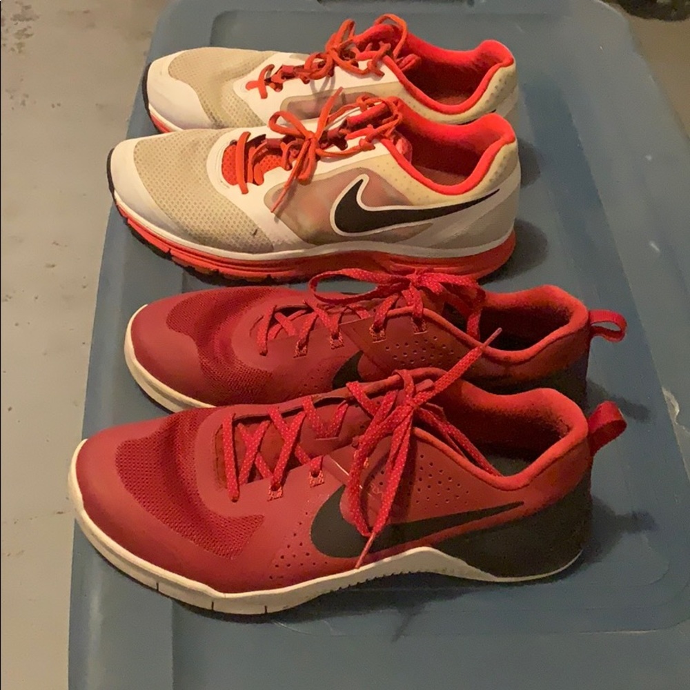 Nike mens tennis shoes. Good used condition
